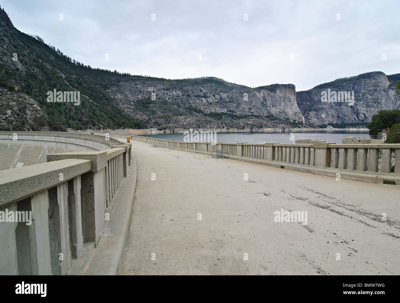 The O'Shaughnessy Dam forming the Hetch Hetchy Reservoir Stock Photo
