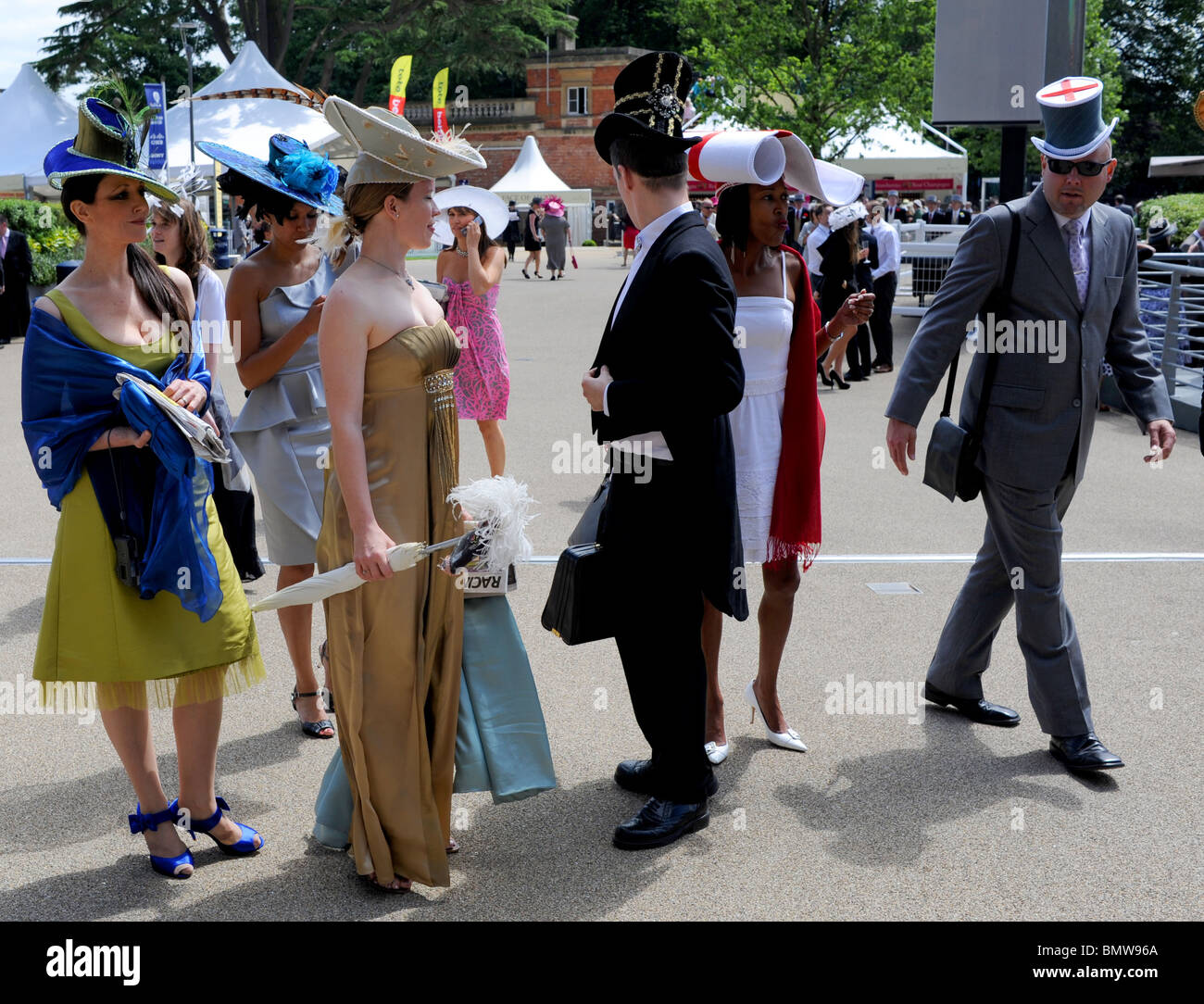 Fashion ascot hi-res stock photography and images - Alamy