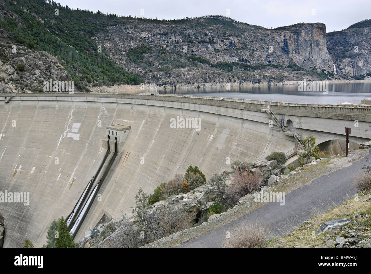 The O'Shaughnessy Dam forming the Hetch Hetchy Reservoir Stock Photo