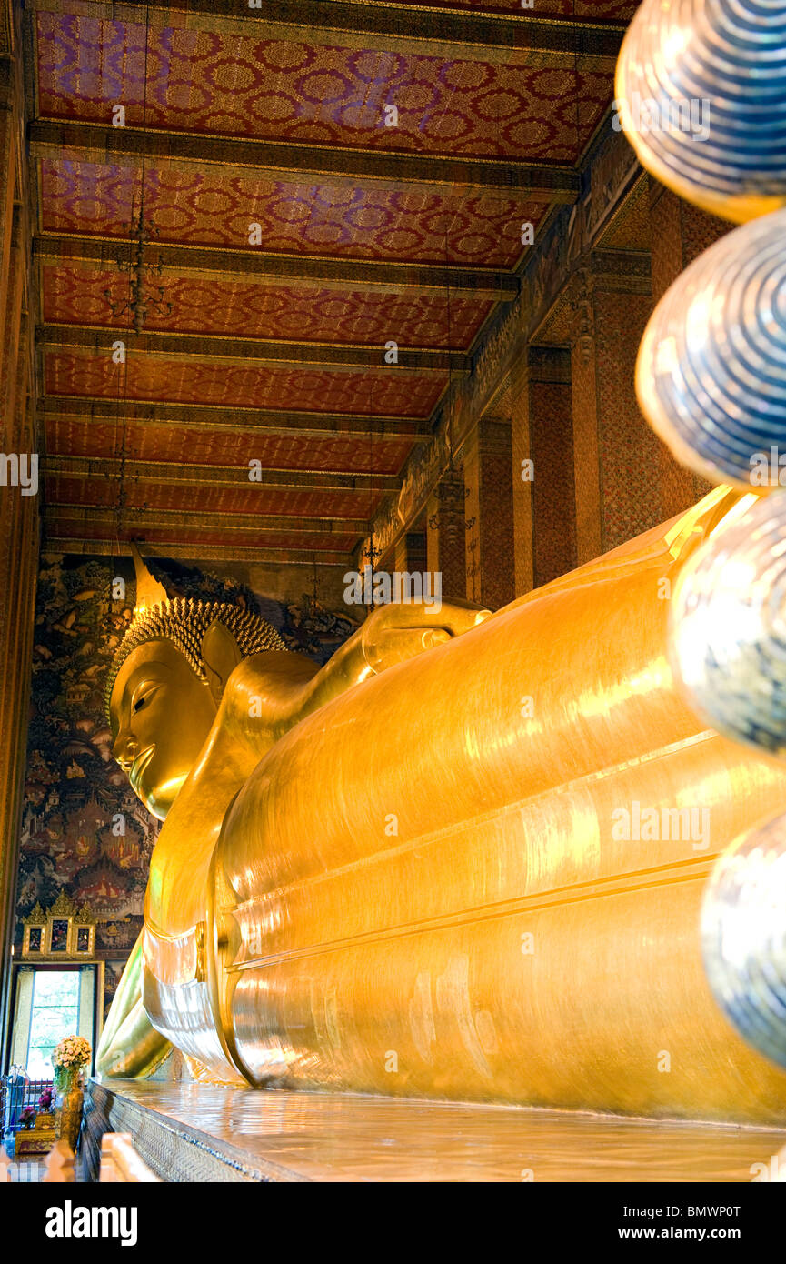 The Reclining Buddha In Bangkok Thailand Stock Photo Alamy the-reclining-buddha-in-bangkok-thailand-stock-photo-alamy