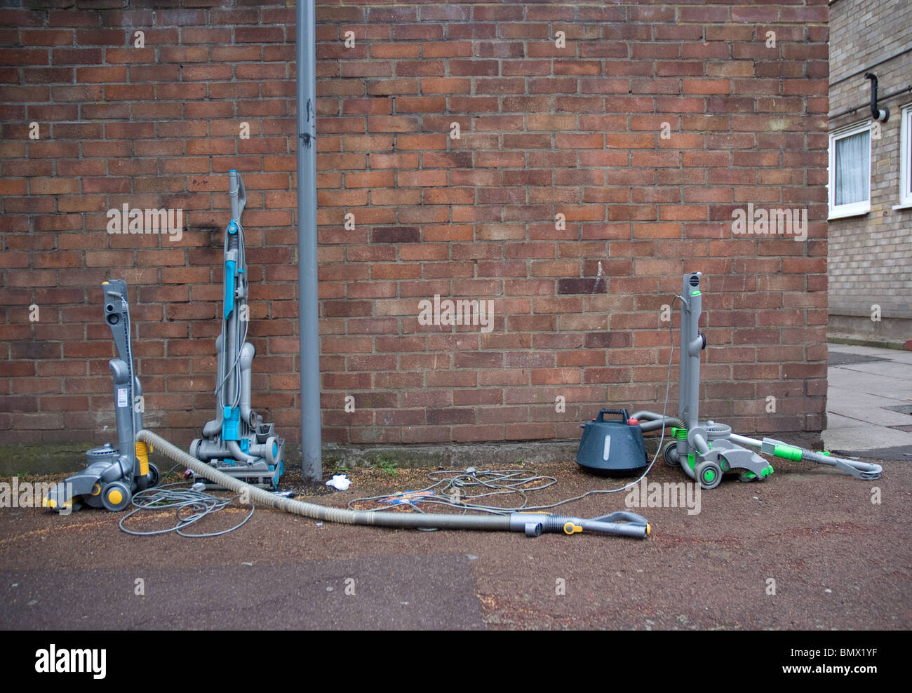 Dyson vacuum cleaner hires stock photography and images Alamy