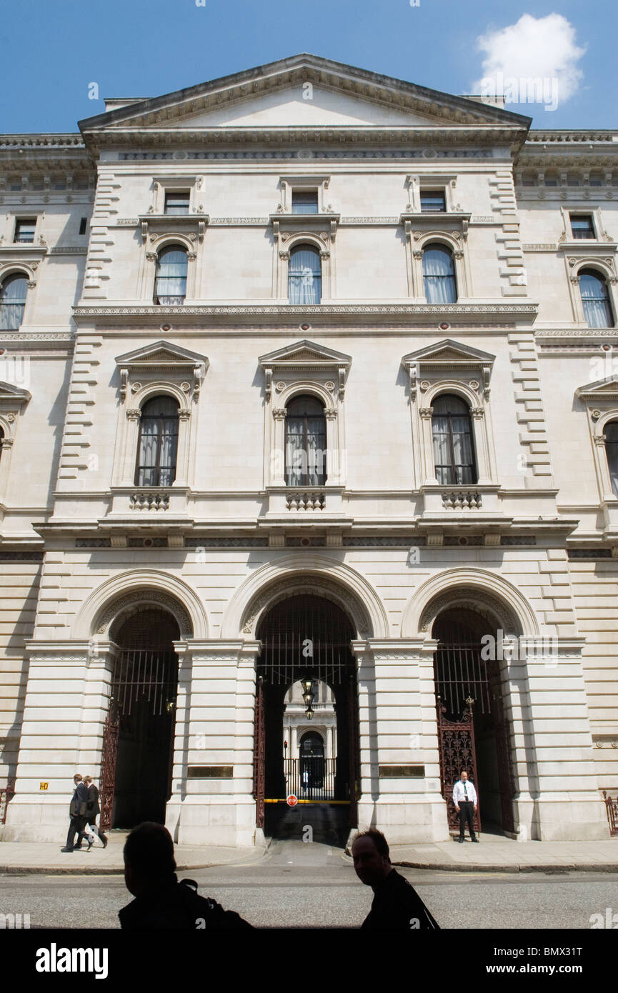 Civil Service the Foreign Office and Commonwealth offices civil servants in Kings Charles Street Whitehall. London UK 2010 2010s HOMER SYKES Stock Photo