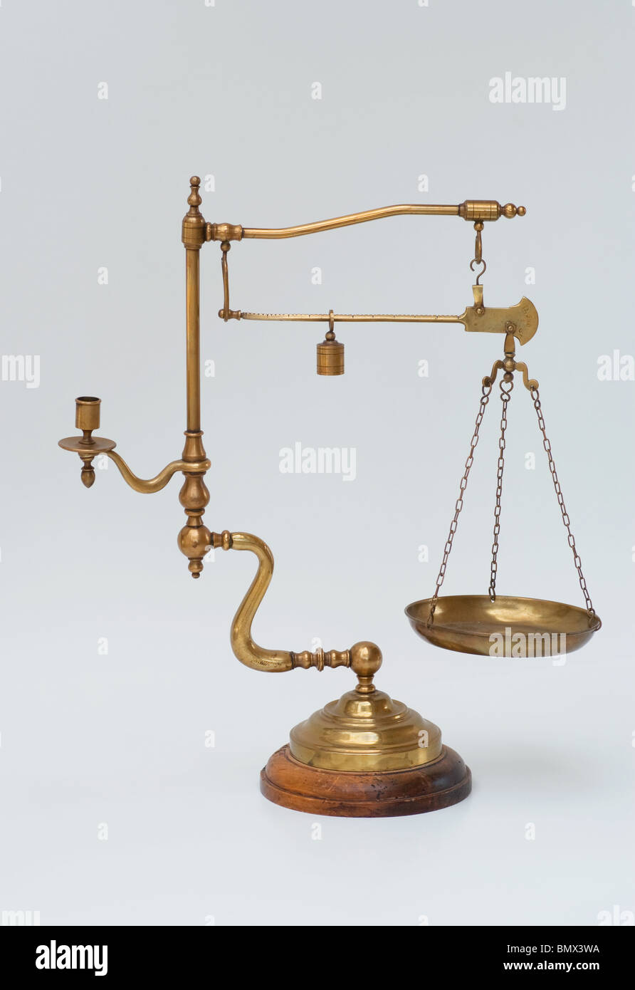 A typical representation of a balance scale holding 5 pounds on the left  and 3- and 2-pound weights on the right showing 3+2=5, vintage line drawing  o Stock Vector Image & Art - Alamy