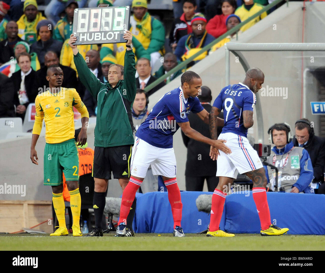 SIPHIWE TSHABALALA THIERRY HE FRANCE V SOUTH AFRICA FREE STATE STADIUM  SOUTH AFRICA 22 June 2010 Stock Photo