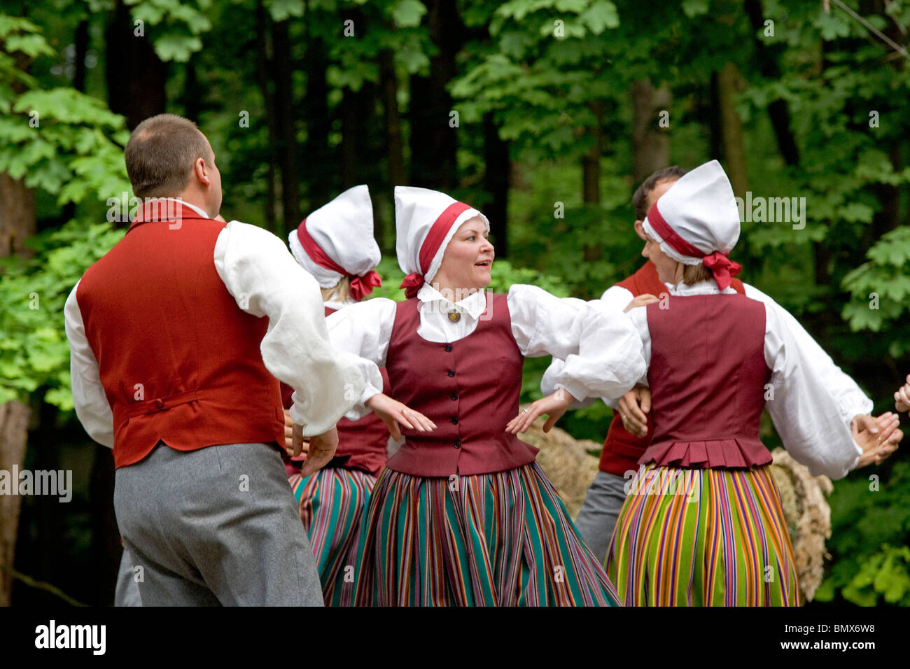 Latvia,Latvian folklore,Traditional costumes,dance,dancing,sing,singing