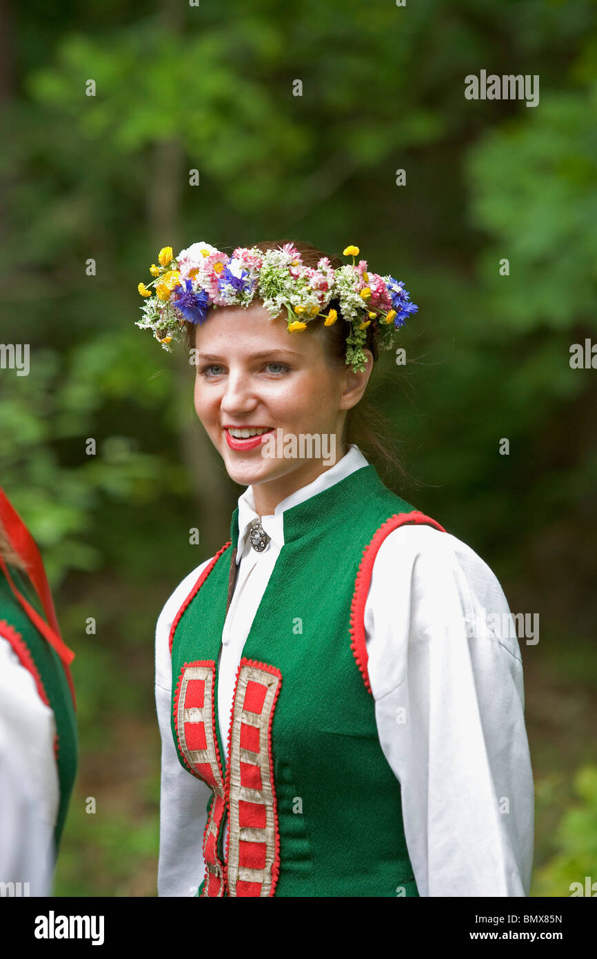 Latvia,Latvian folklore,Traditional costumes,sing,singing,dance,dancing