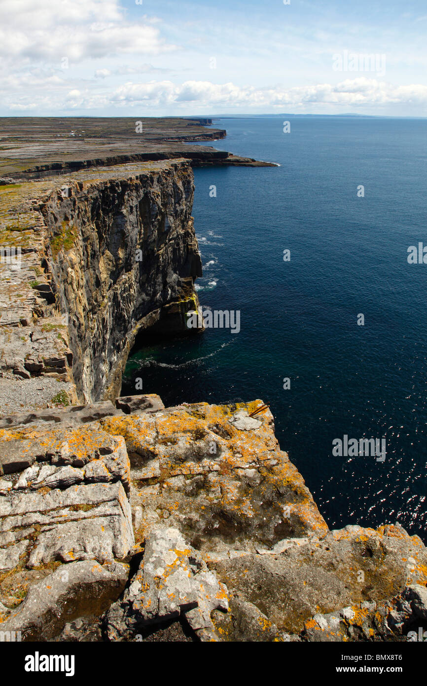 Atlantic cliffs,Dun Aengus fort, Aran isles,Aranmore,Inishmore,Co Galway,Western Ireland,Eire. Stock Photo