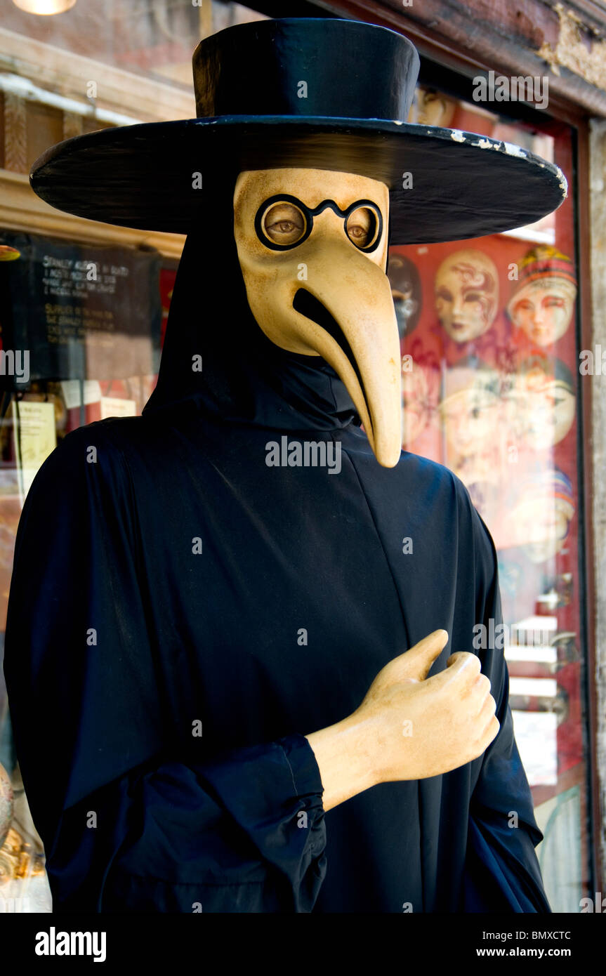 Costumed figure of a doctor during medieval outbreaks of bubonic plague, Venice Stock Photo