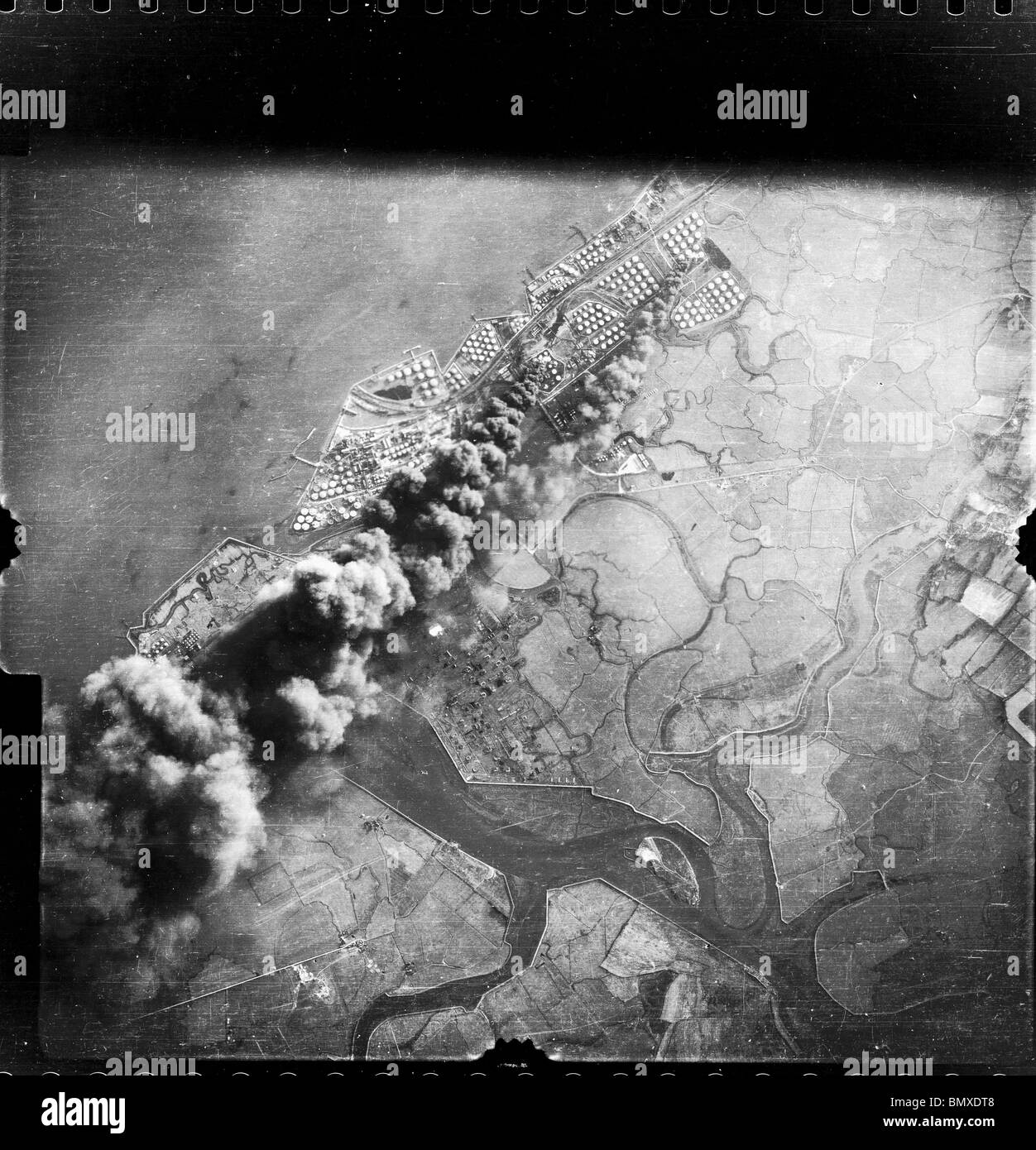 Thames Haven - Kent Luftwaffe Bombing Raid on Oil Refinery Stock Photo