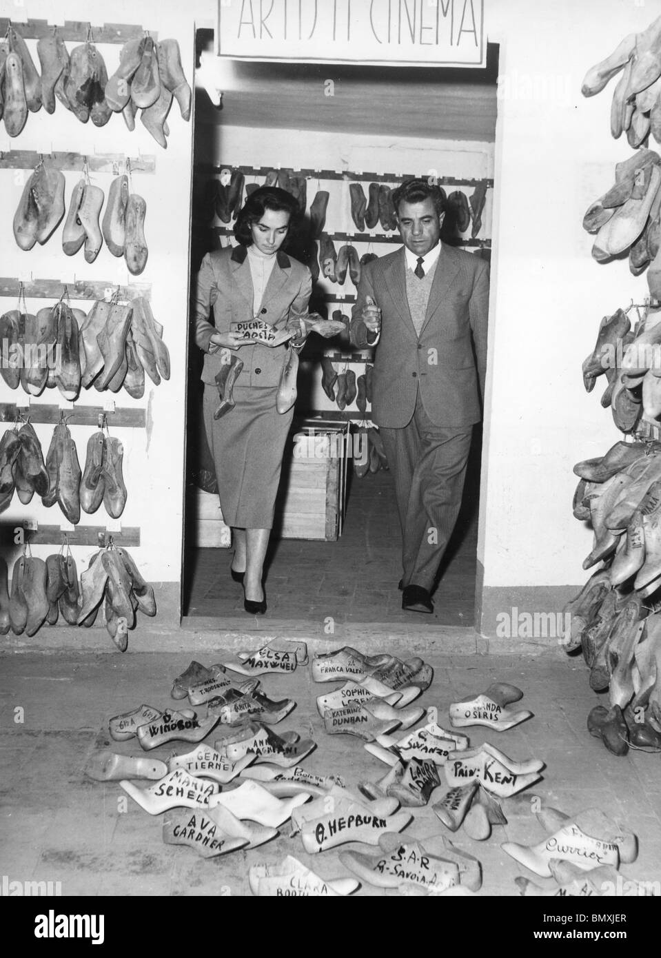 SALVATORE FERRAGAMO (1898-1960) Italian shoe designer at his Via Manelli workshop in Florence about 1955 Stock Photo
