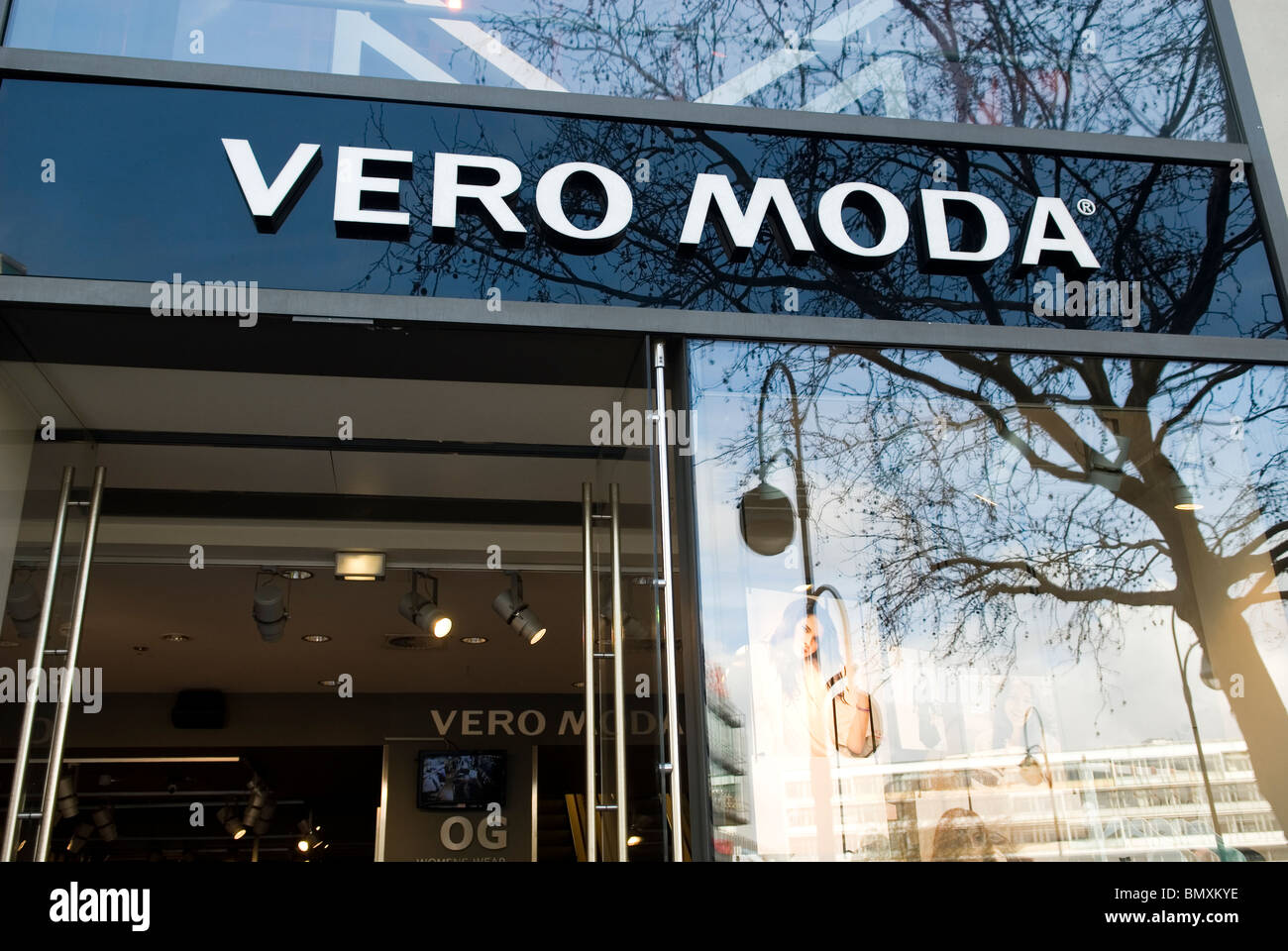 Mus Halvtreds Manøvre Vero Moda clothing fashion store sign Berlin Germany Stock Photo - Alamy
