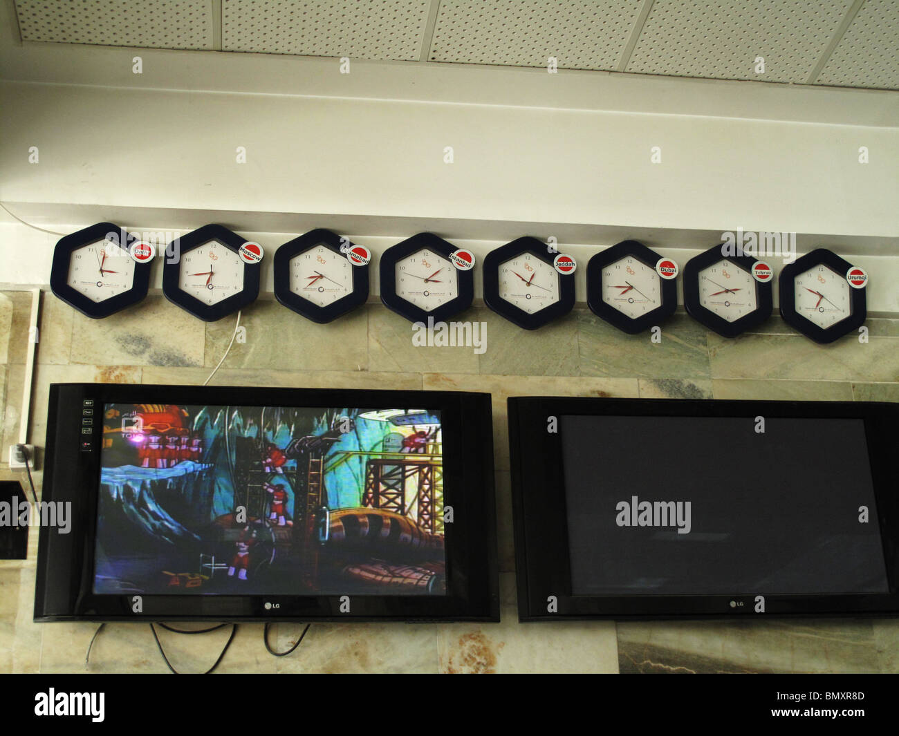 Airport Clock Stock Photos & Airport Clock Stock Images Alamy