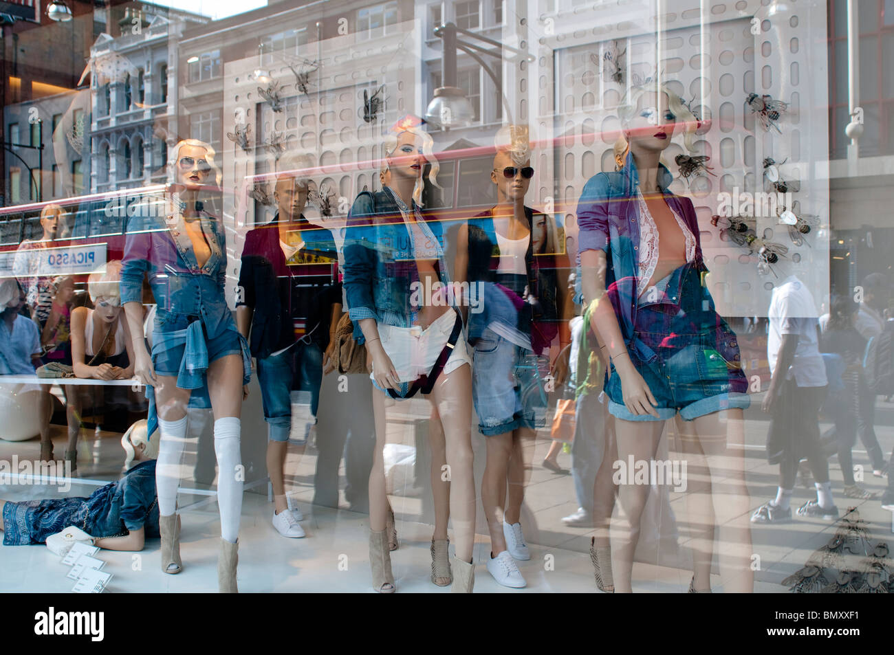 Zara shop london hi-res stock photography and images - Alamy