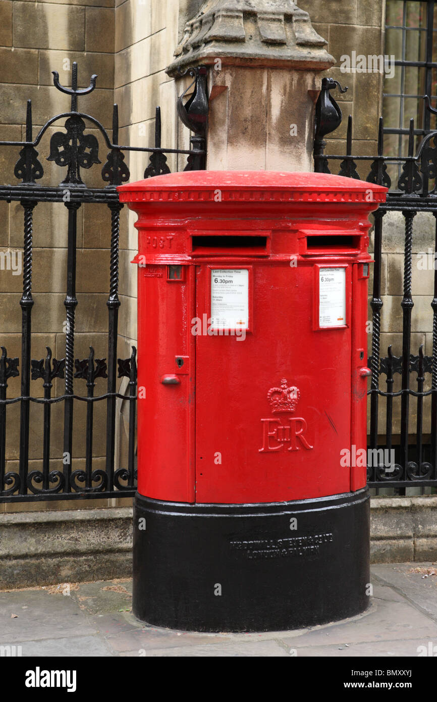 Letterbox by the Westminster School, Deans Yard, Westminster, London SW1 Stock Photo