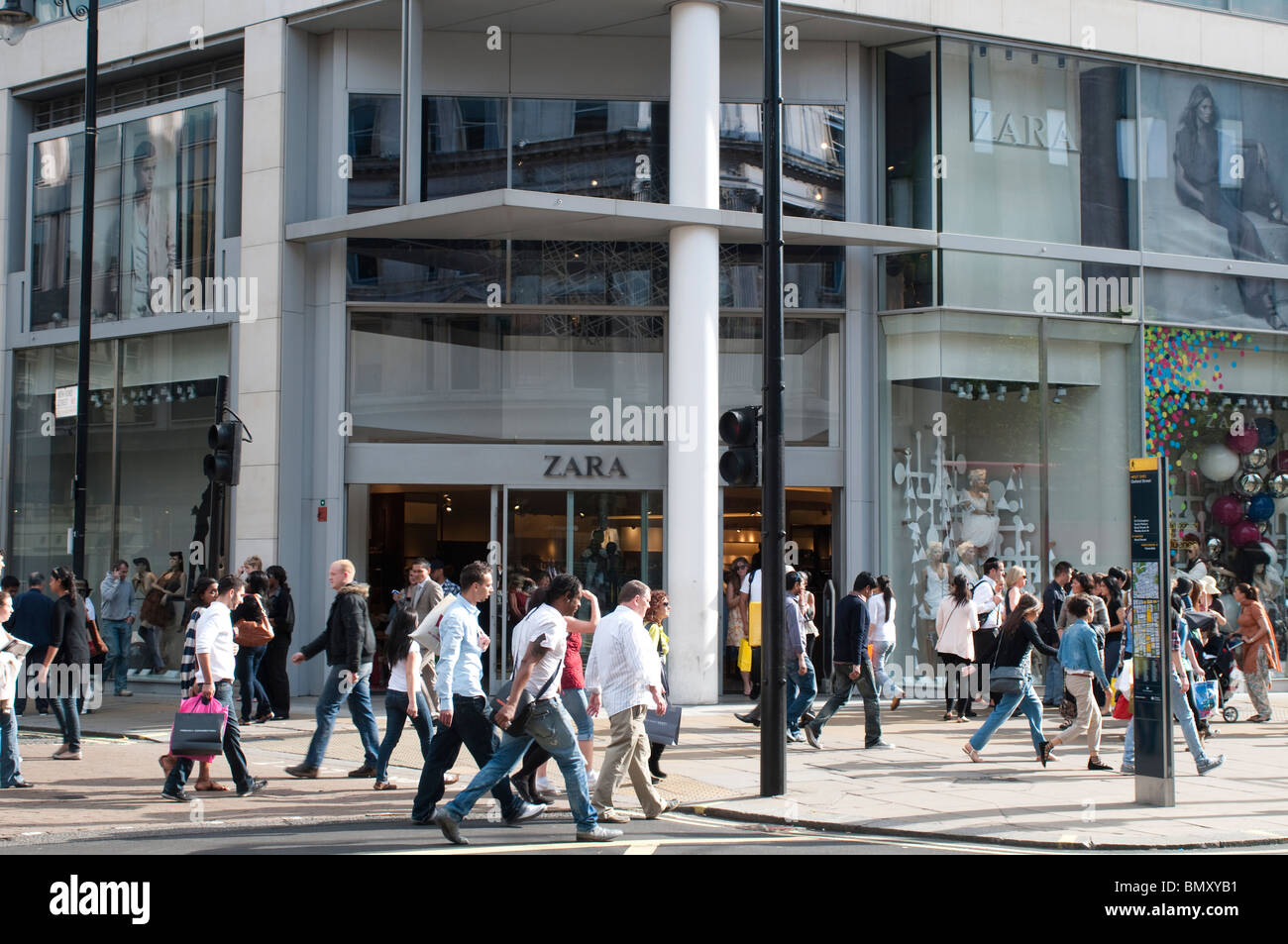 Zara shop on Oxford Street, London, UK Stock Photo - Alamy