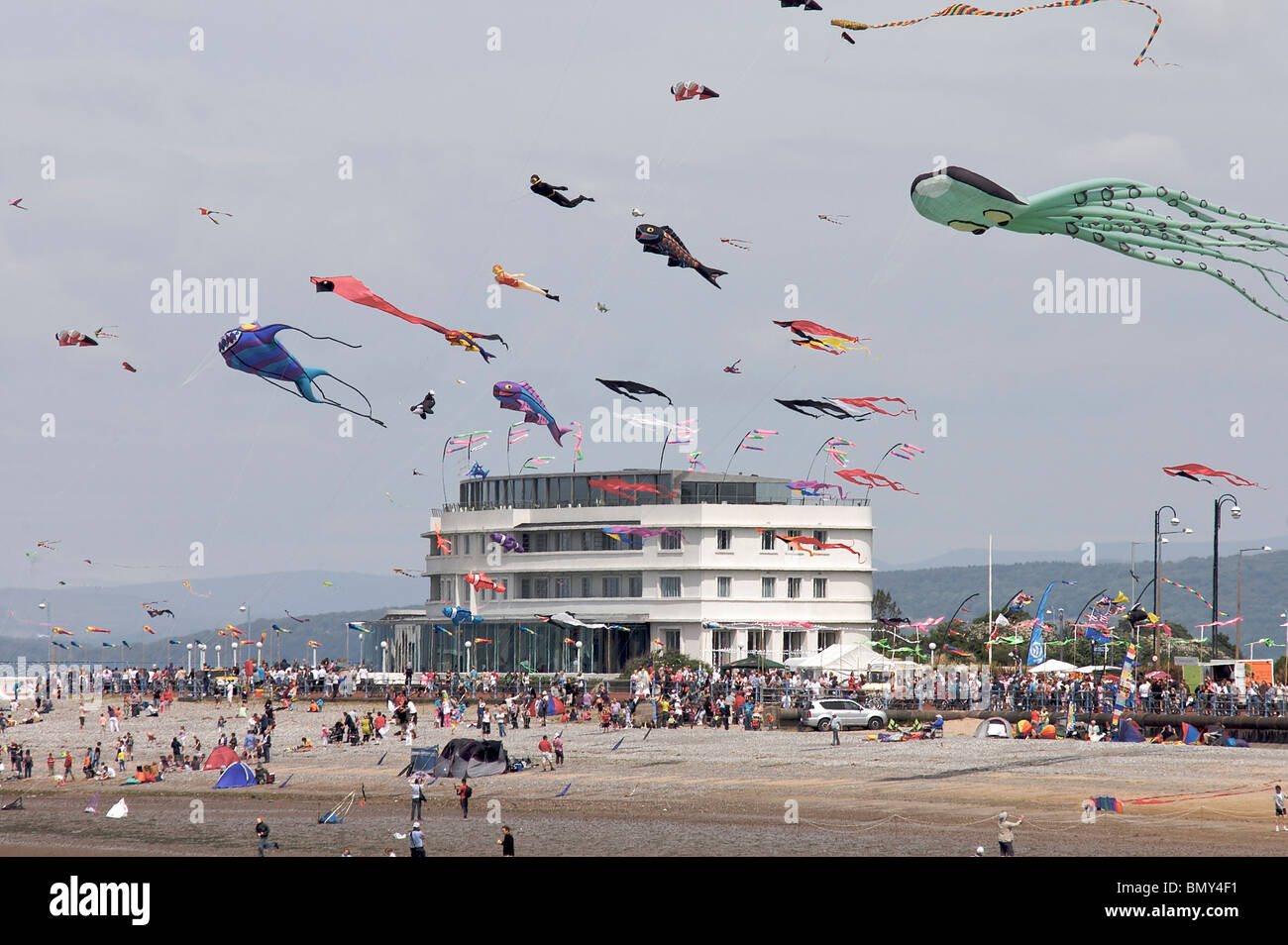 Catch the wind kite festival Morecambe Stock Photo Alamy