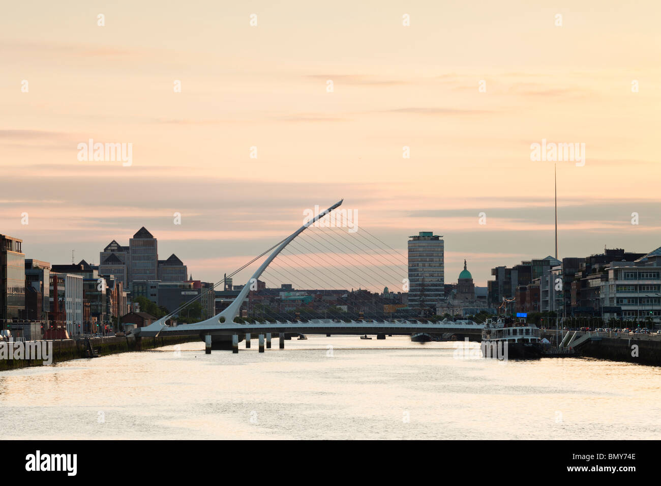 Samuel Beckett Bridge Dublin at sunset Stock Photo - Alamy