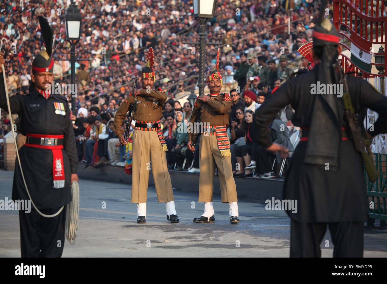 India pakistan border gate hi-res stock photography and images - Alamy