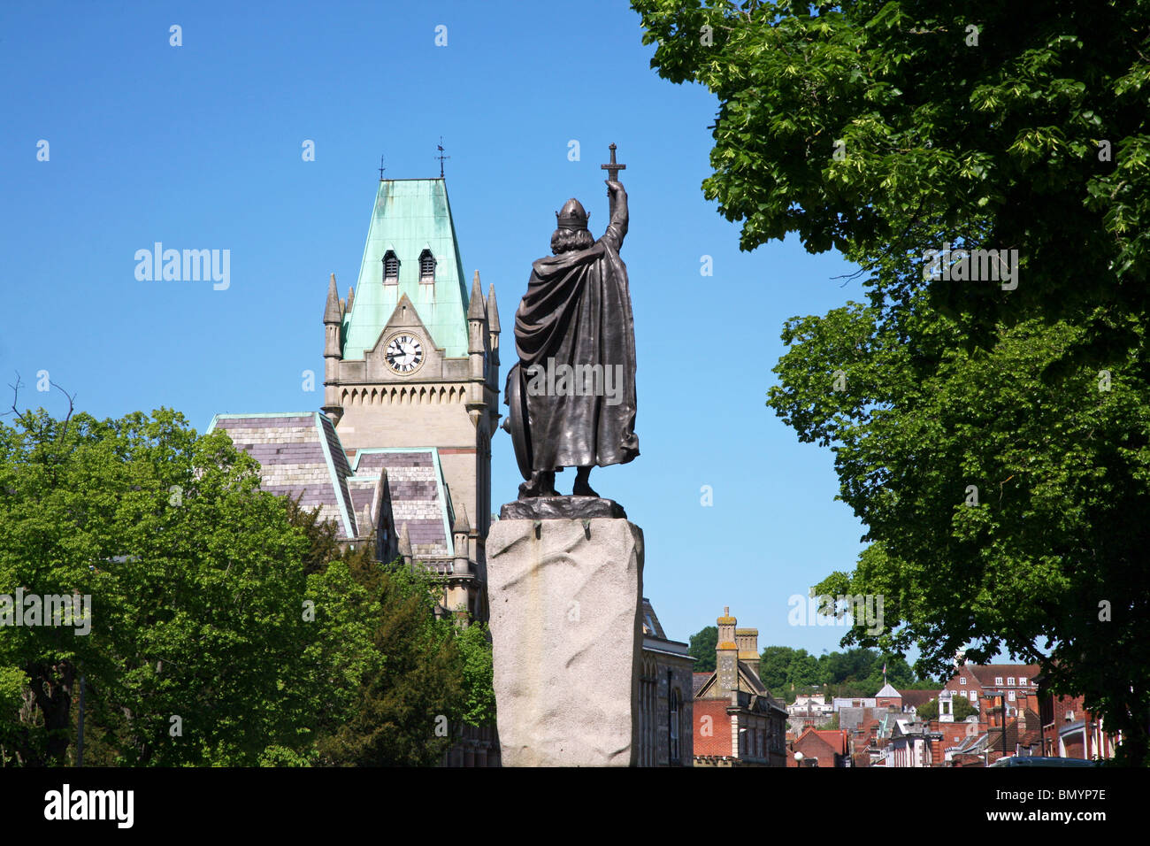 Alfred's statue in Winchester, thought you arselings might appreciate it! :  r/TheLastKingdom