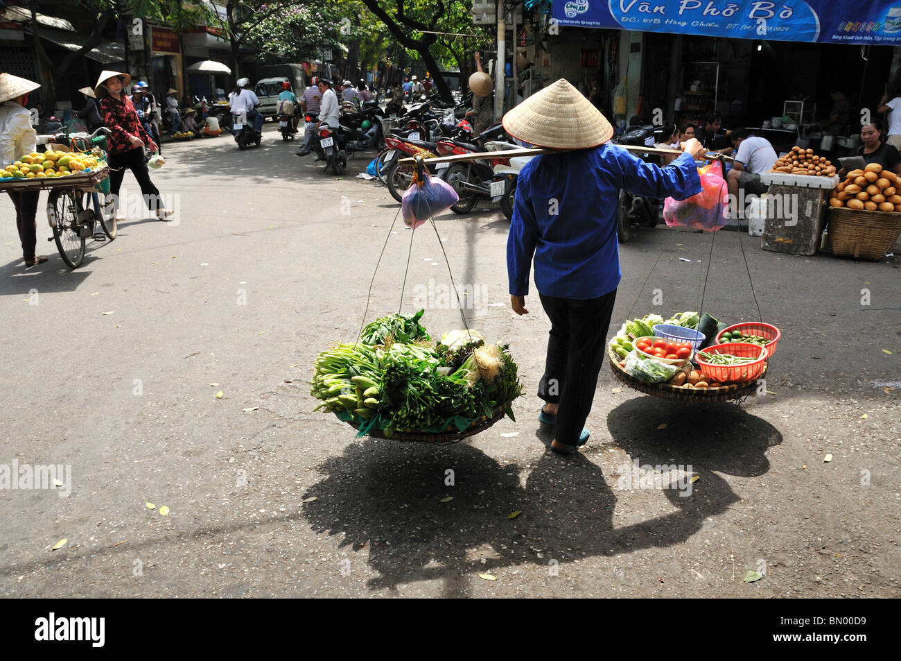 Street Trader, Old Quarter, Hanoi, Vietnam Stock Photo