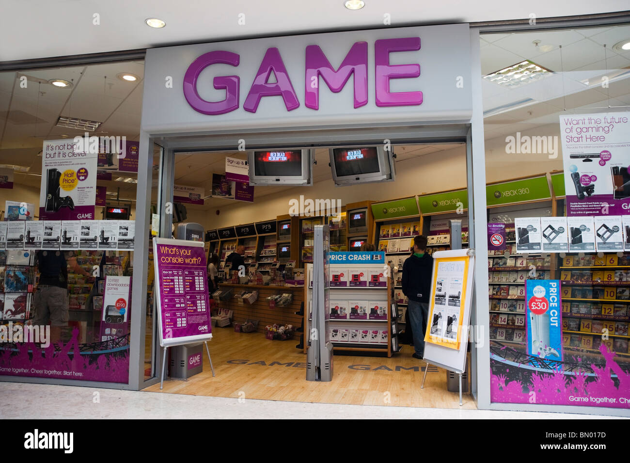 Game Shop Selling Computer Games In Swansea South Wales Uk Stock Photo Alamy