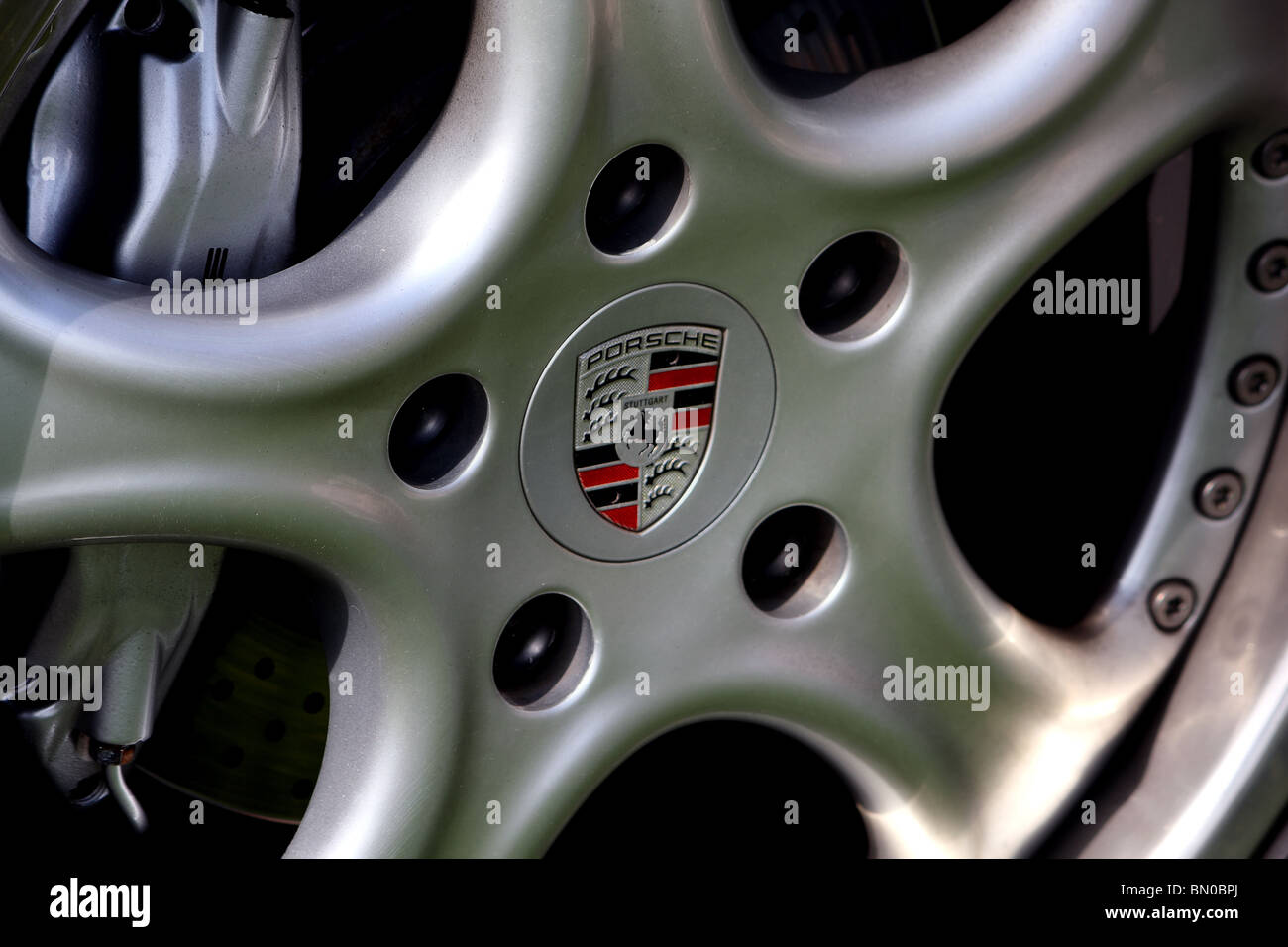 An alloy wheel on the Porsche super sports car Stock Photo