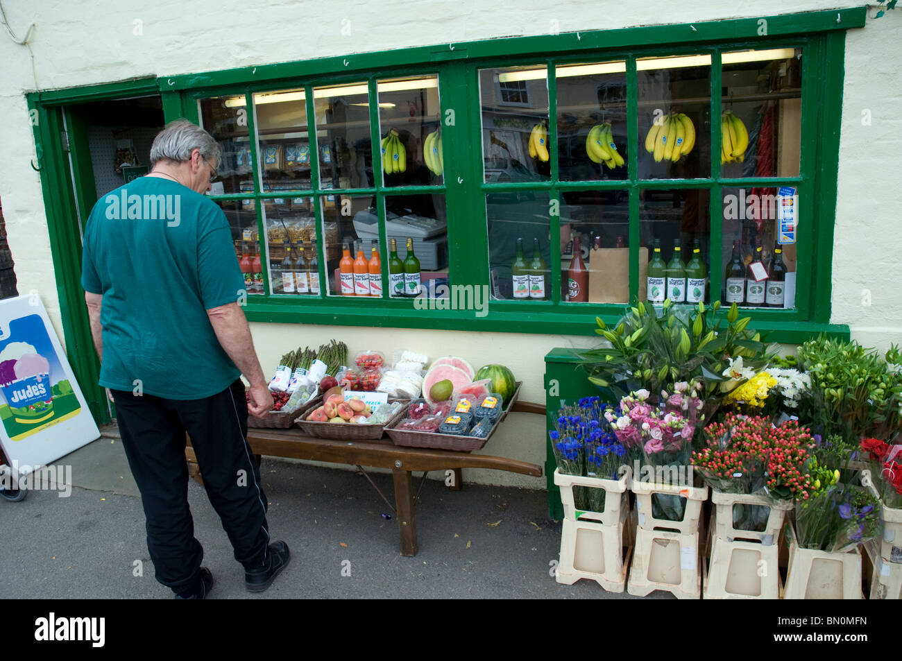 Hampshire's Stockbridge High Street was voted 'best foodie street' in the, UK, Stockbridge, Hampshire, England, UK, GB. Stock Photo