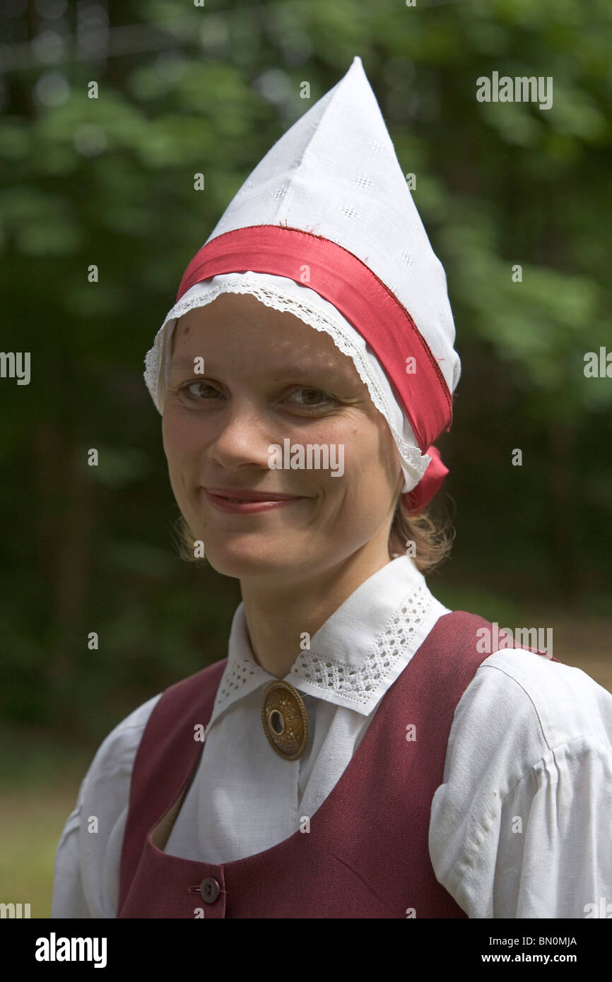 Latvia,Latvian folklore,Traditional costumes,dance,dancing,sing,singing