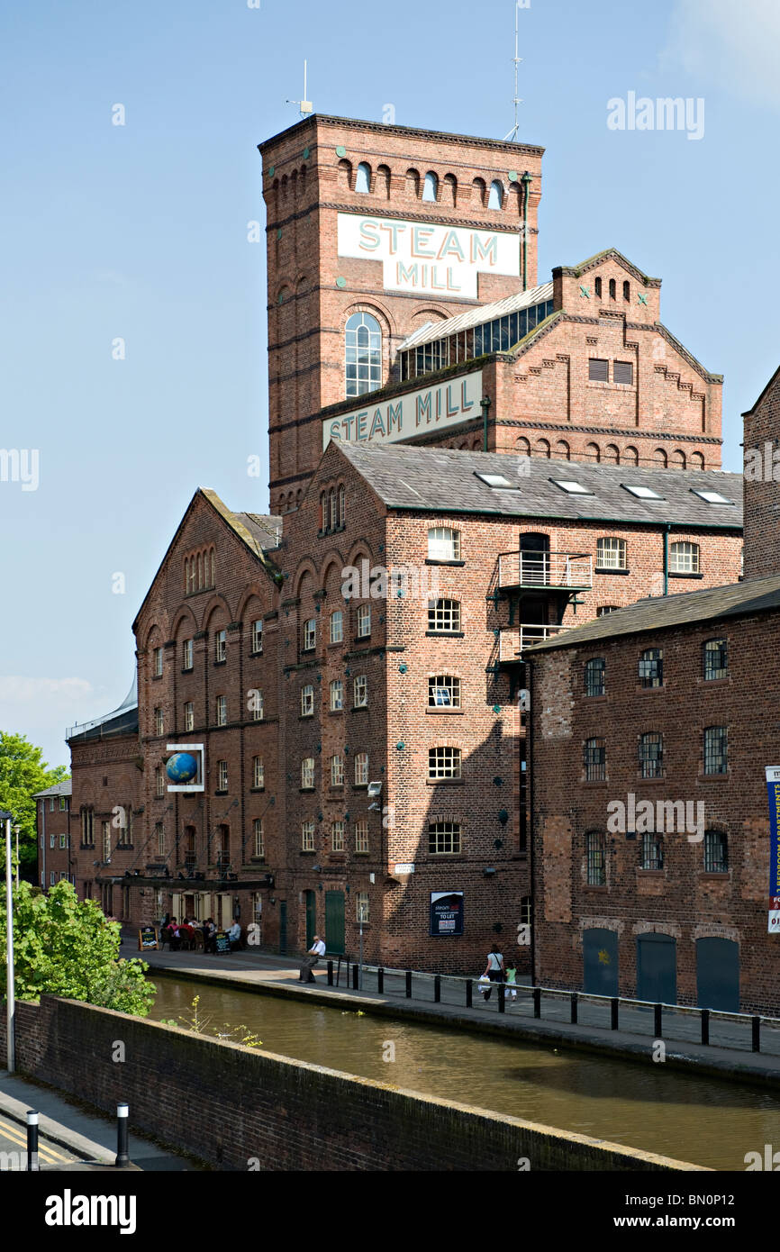 The Steam Mill Pub and Club Globe building alongside the Chester Canal