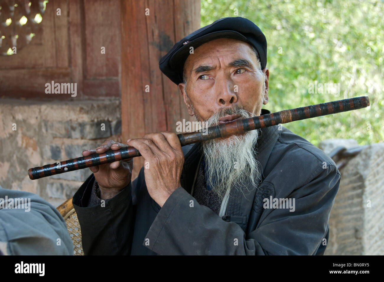 Man playing Dizi or Chinese flute Shiguzhen Yunnan China Stock Photo - Alamy
