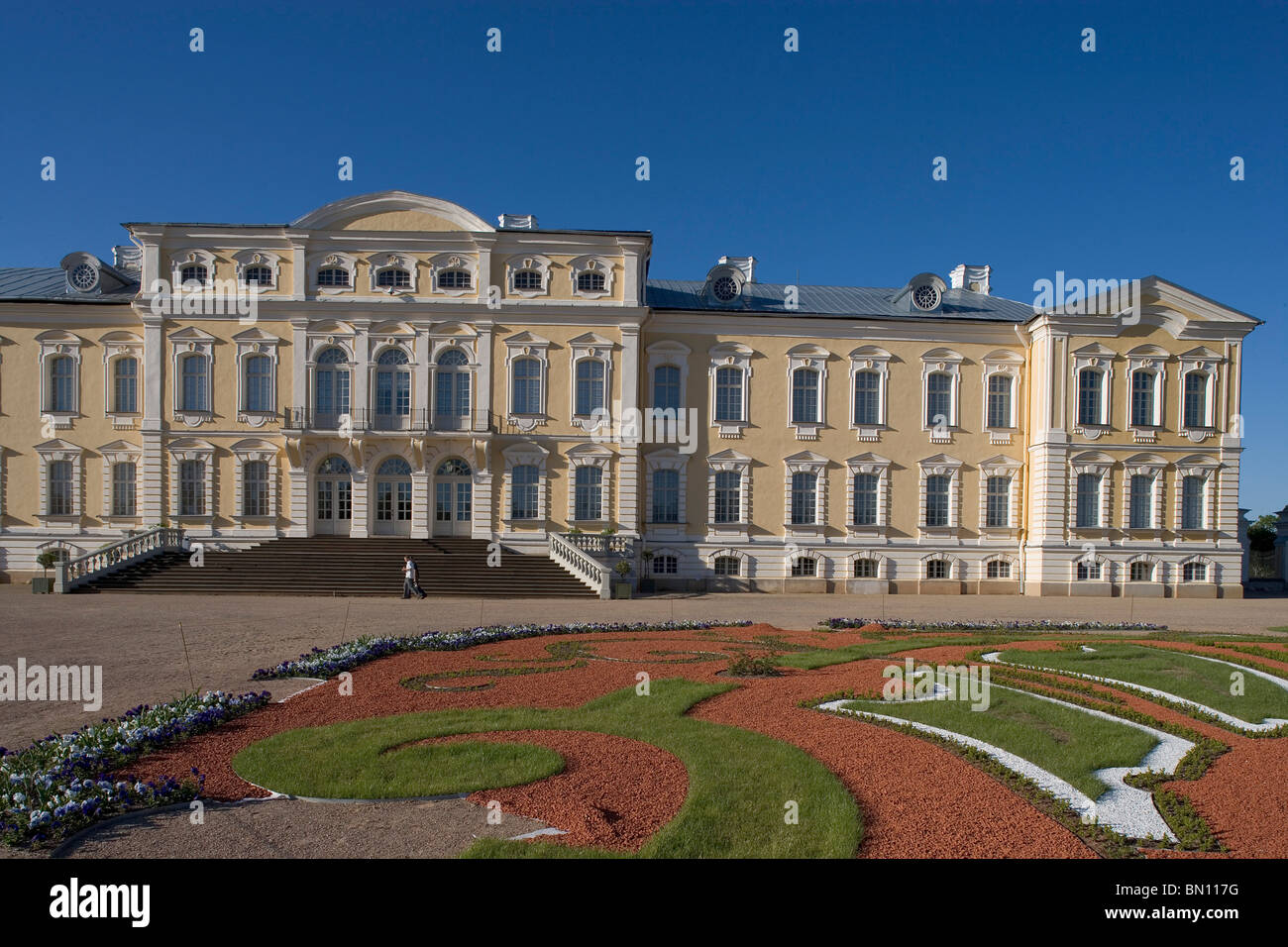 Latvia Zemgale Rundale Palace By Bartolomeo Rastrelli Stock Photo Alamy latvia-zemgale-rundale-palace-by-bartolomeo-rastrelli-stock-photo-alamy
