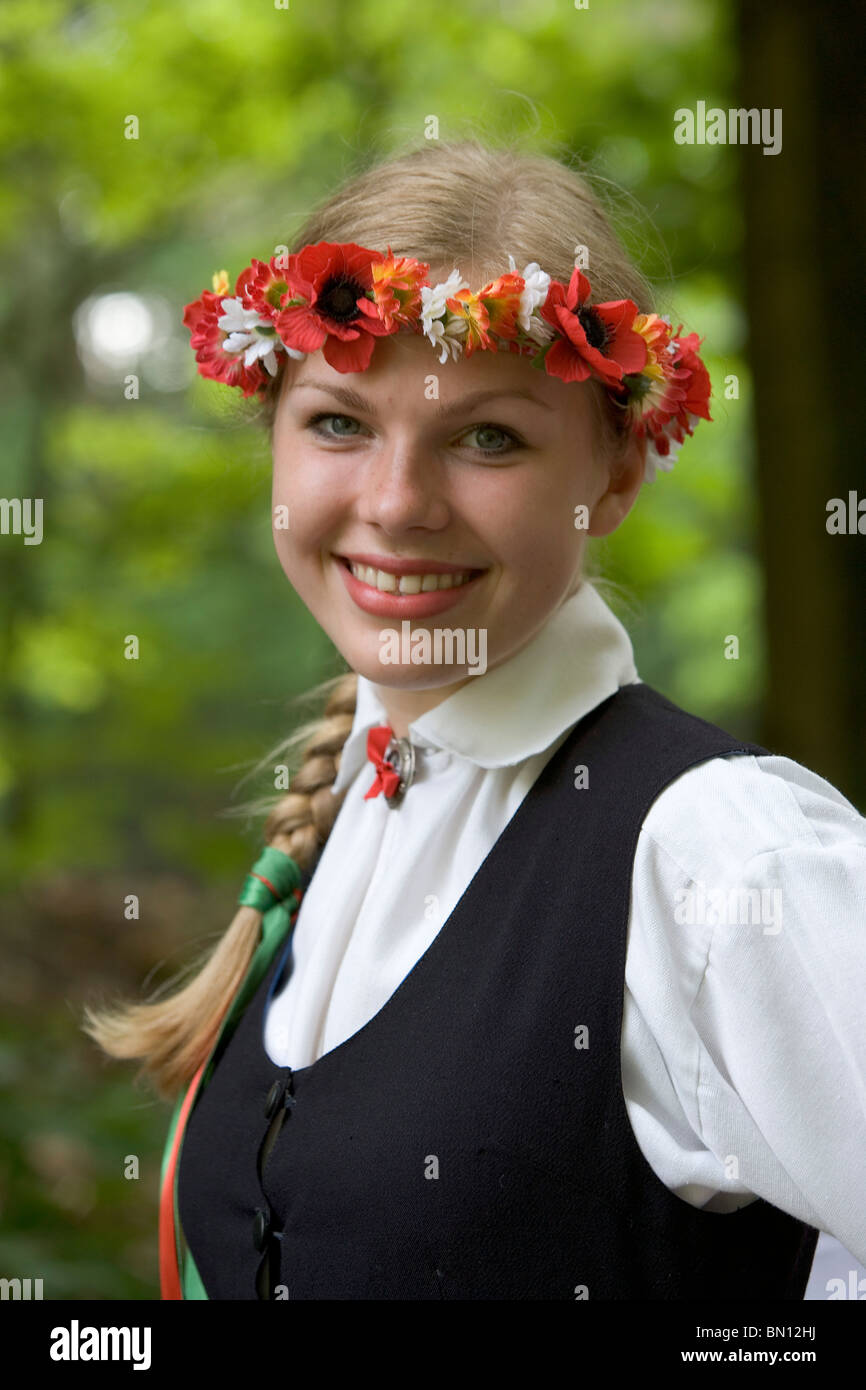 Latvia,Latvian folklore,Traditional costumes,dance,dancing,sing,singing