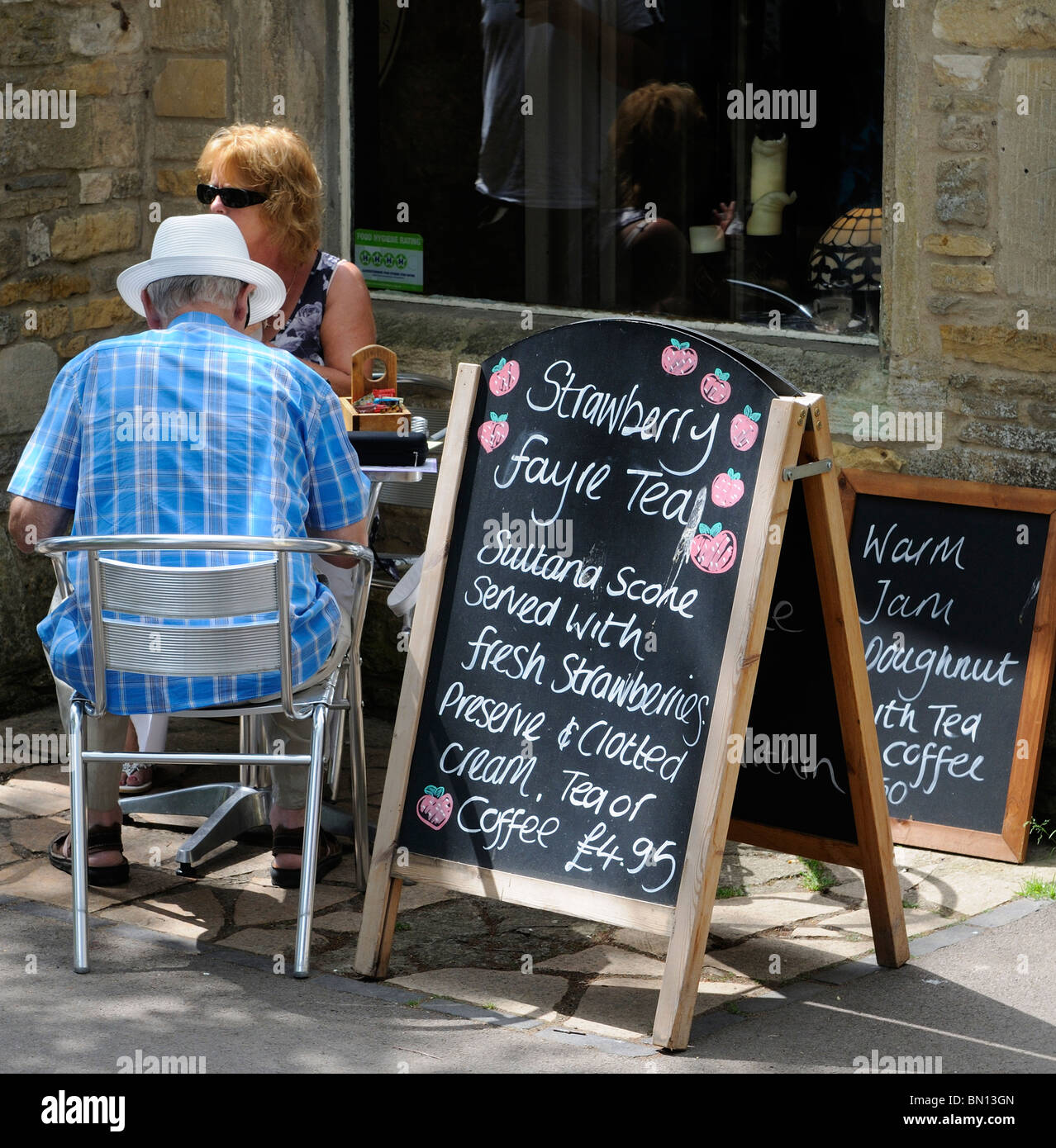 Famous cotswold couple hires stock photography and images Alamy