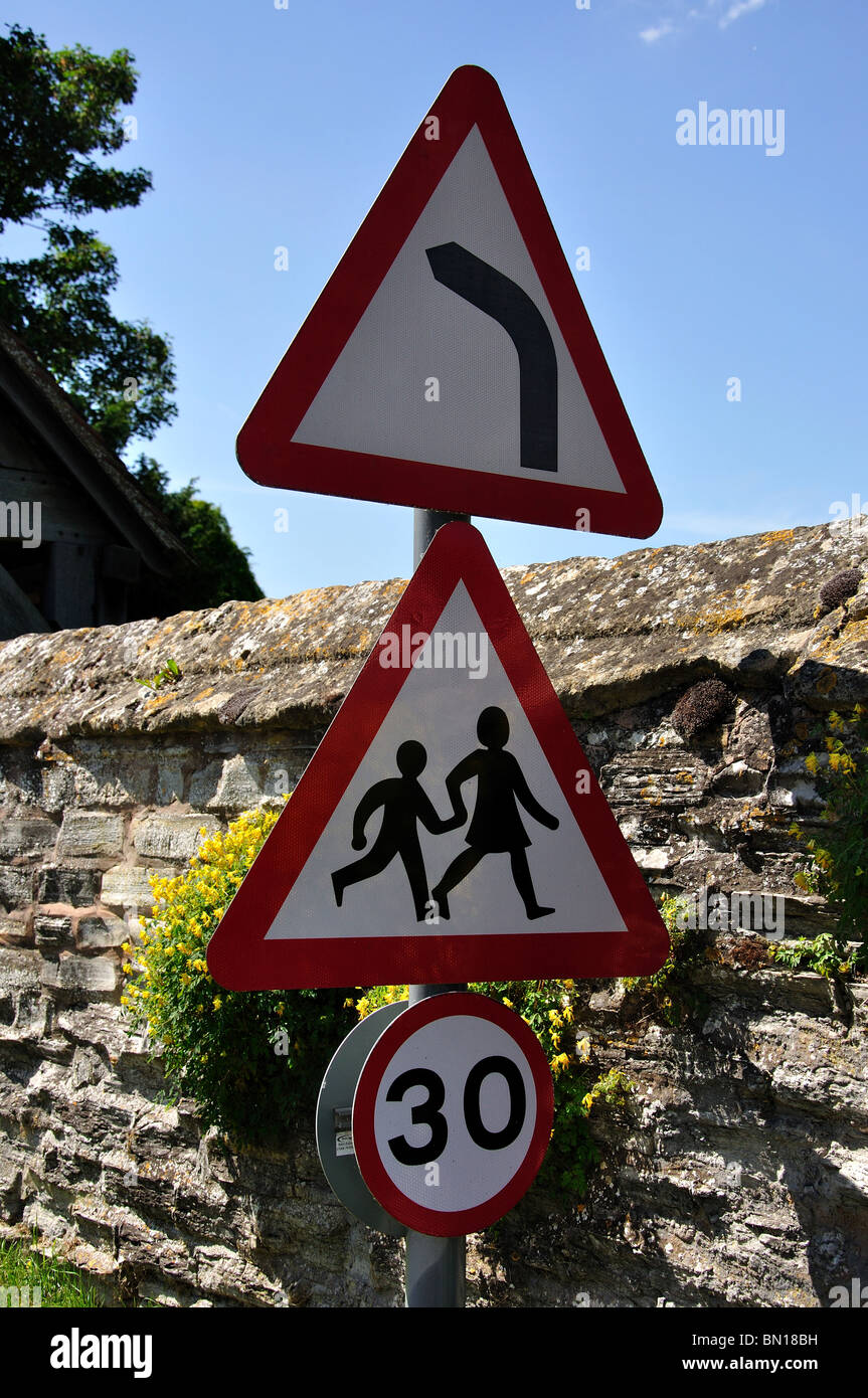 30mph traffic sign, Welford-on-Avon, Warwickshire, England, United Kingdom Stock Photo