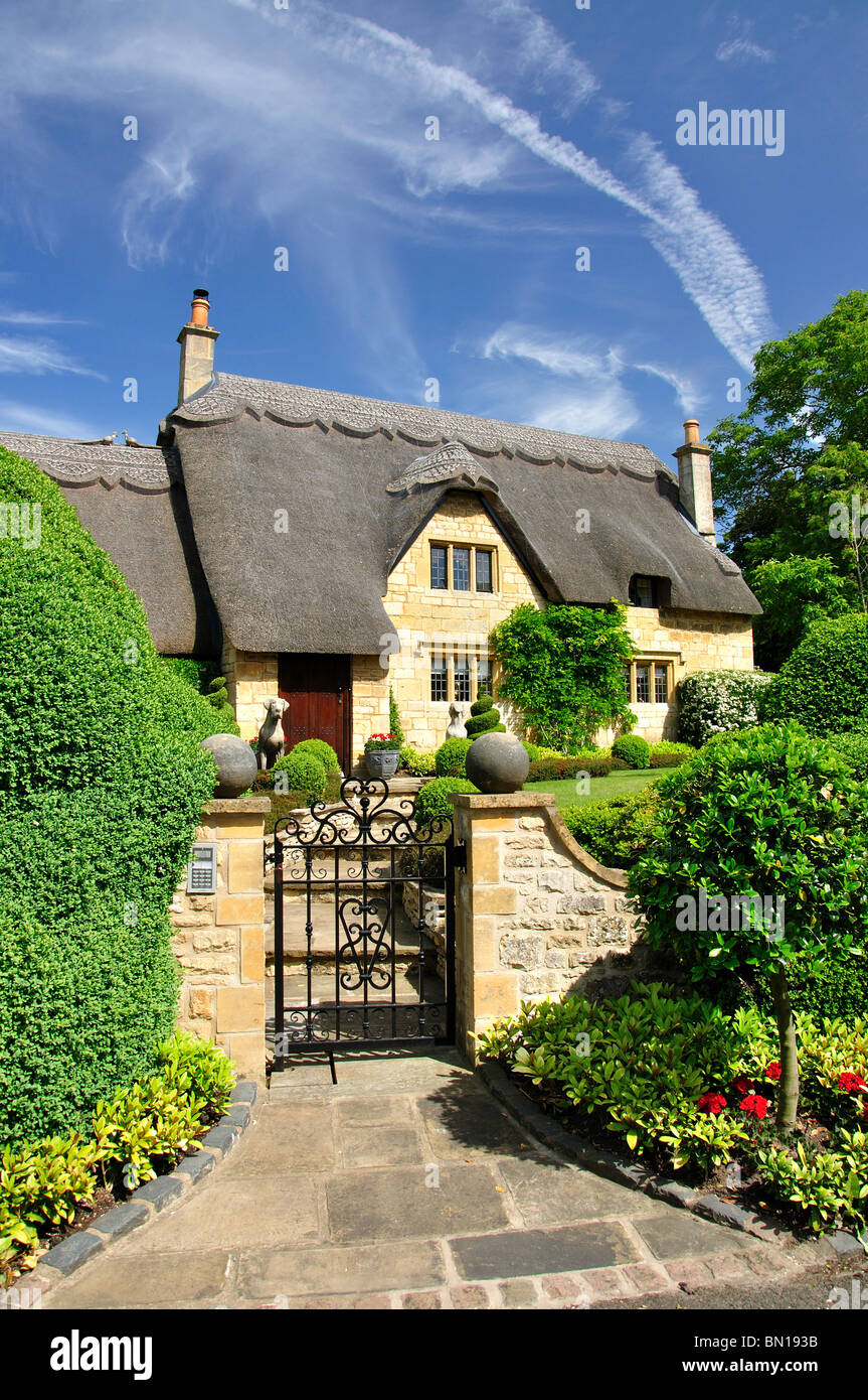 Thatched cottage, Chipping Campden, Cotswolds, Gloucestershire, England, United Kingdom Stock Photo
