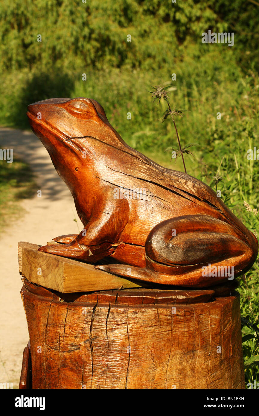 Toad sculpture hi-res stock photography and images - Alamy