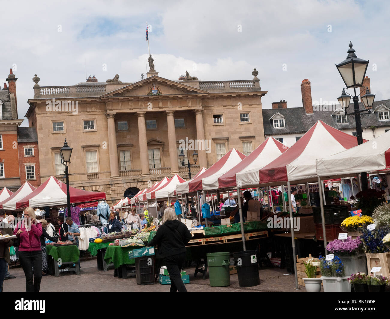 The Market Square and Buttermarket in Newark on Trent, Nottinghamshire England UK Stock Photo