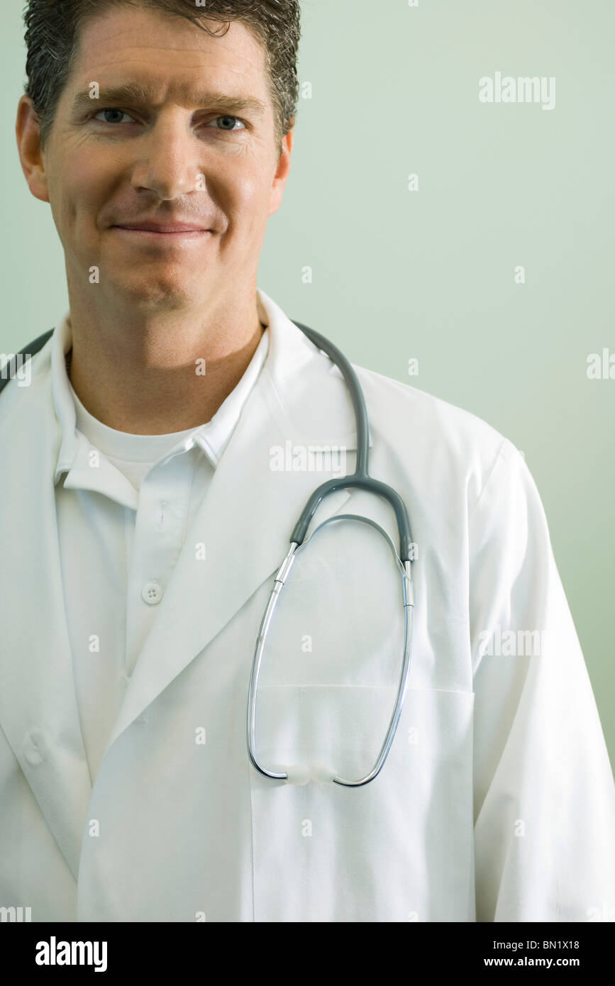 Medical portrait mature doctor hi-res stock photography and images - Alamy