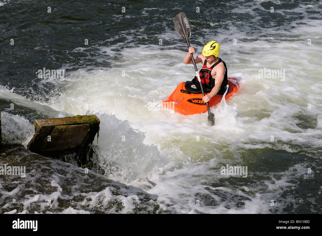 Page 3 - Kayak Thames High Resolution Stock Photography and Images - Alamy