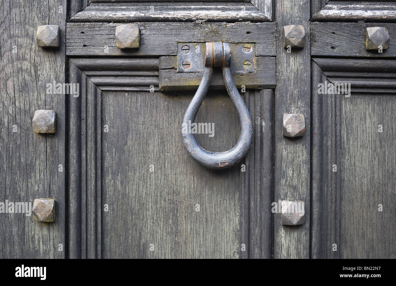 Old oak wooden studded door hi-res stock photography and images - Alamy