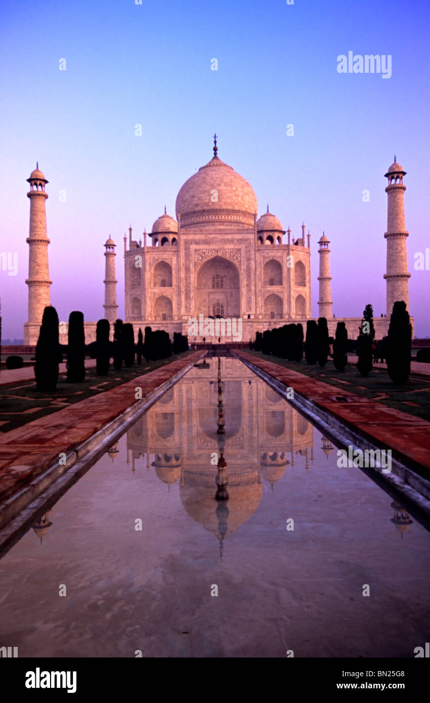 The Taj Mahal tomb and memorial to Mumtaz Mahal Agra India Stock Photo