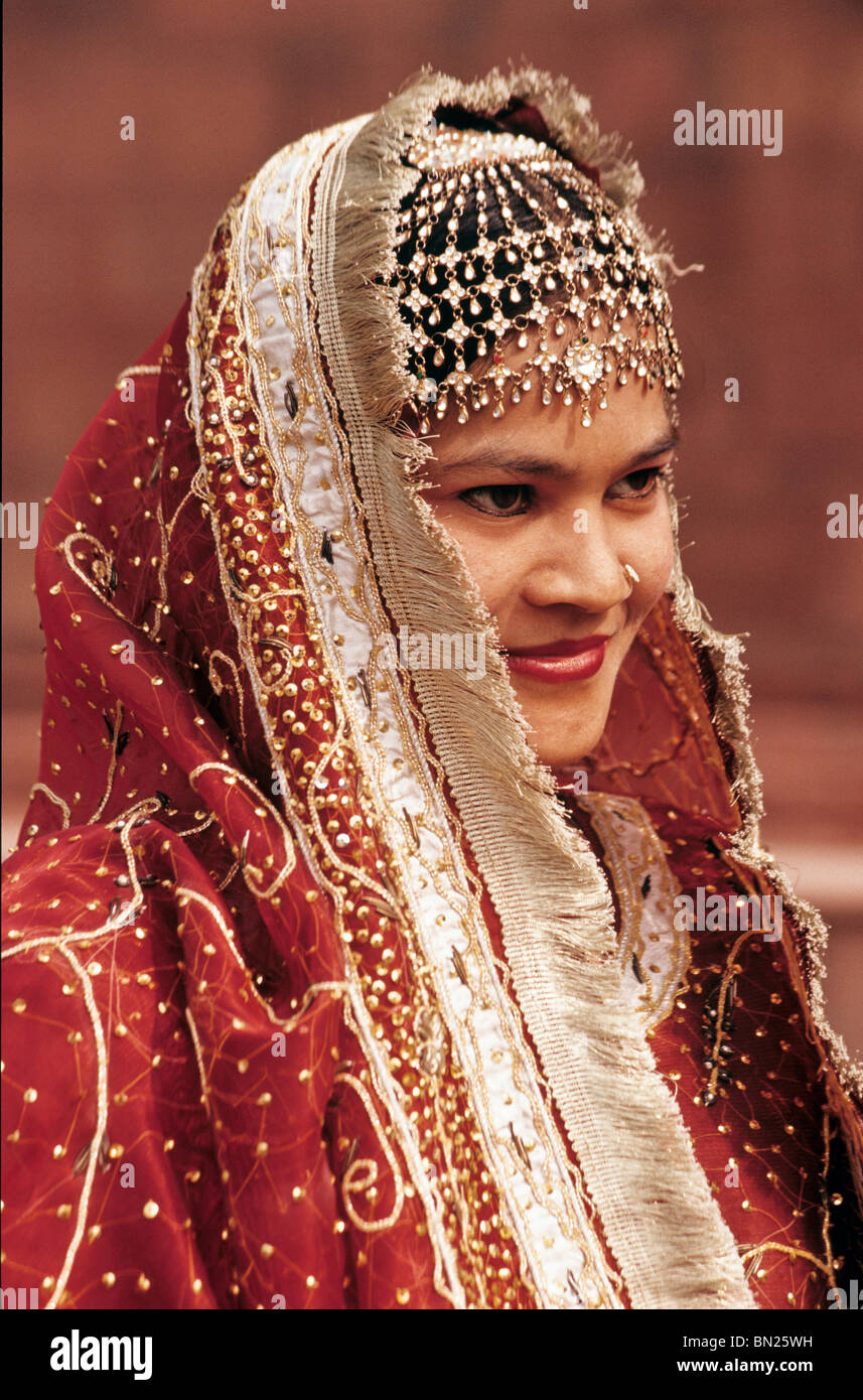 India formal dress woman hi-res stock photography and images - Alamy India formal dress woman hi-res stock photography and images - Alamy