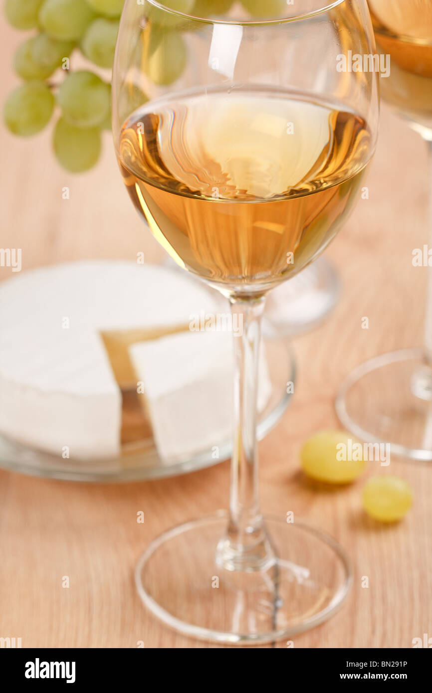Still-life with bunch of grapes and white wine Stock Photo - Alamy
