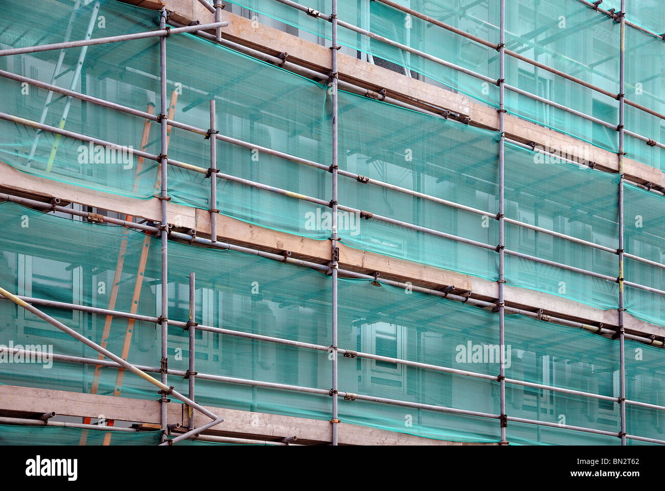 Scaffolding clad hi-res stock photography and images - Alamy