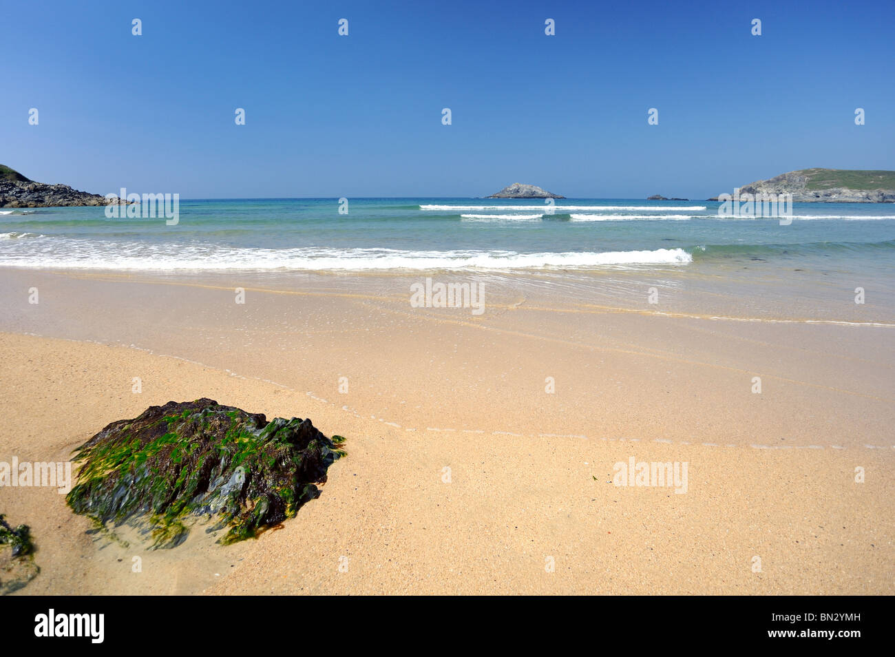 Empty sandy beach ocean waves hi-res stock photography and images - Alamy