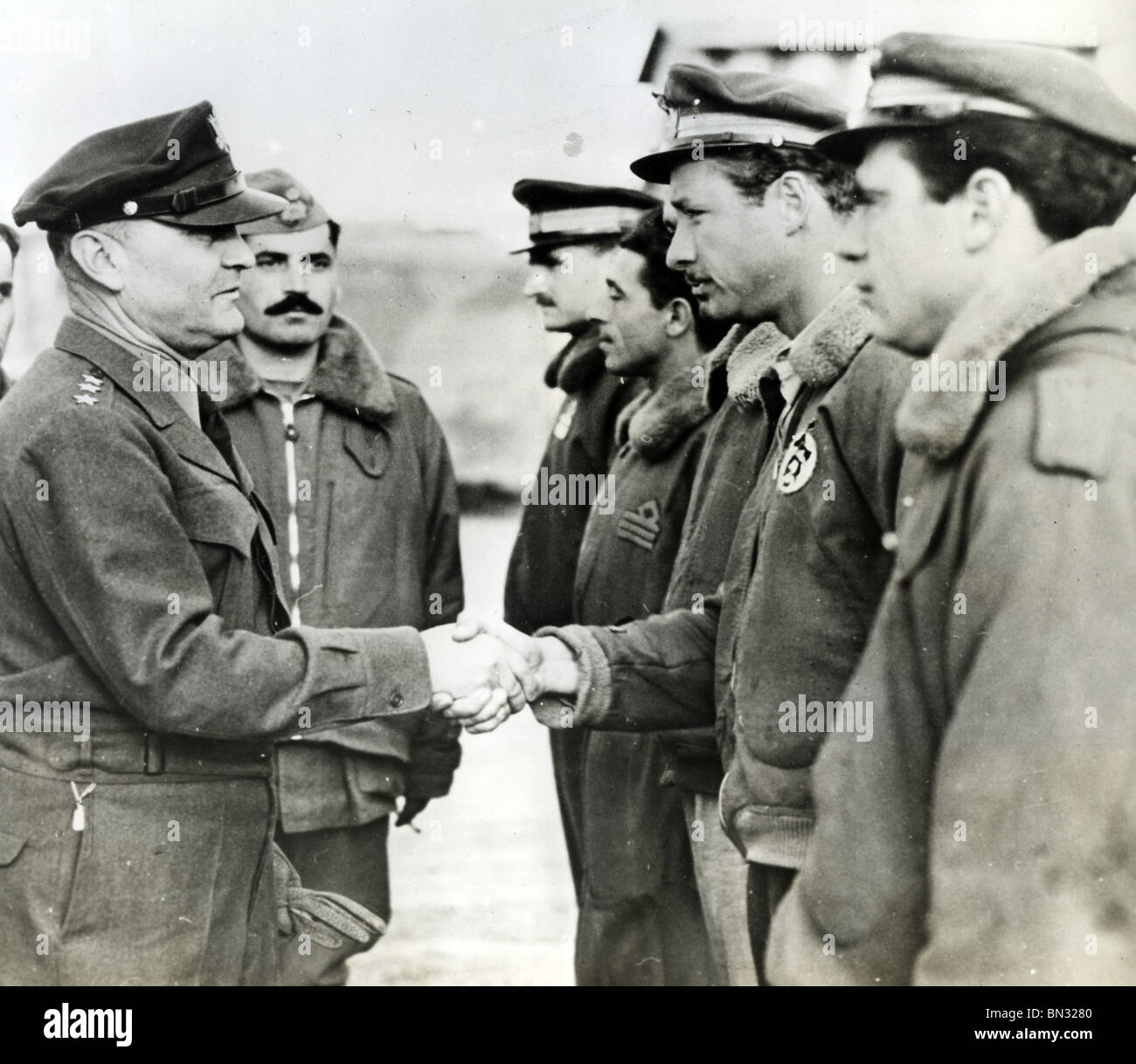 GENBERAL IRA C EAKER meets members of a B29 bomber crew in 1943 Stock Photo