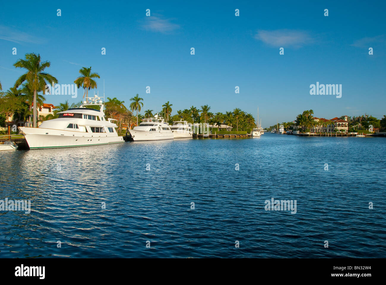 Private yachts docked at luxury waterfront homes in Fort Lauderdale, Florida Stock Photo