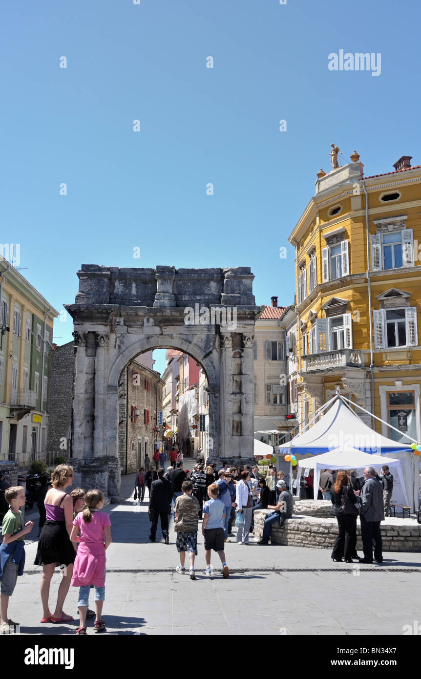 People at Roman Triumphal Arch of Sergius (Sergi) Golden Gate Croatia, Istria, Pula Stock Photo