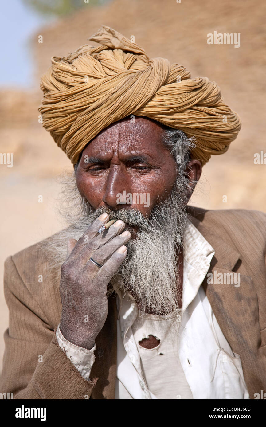 Old indian man smoking a biri (indian cigarette). Jaisalmer. Rajasthan. India Stock Photo