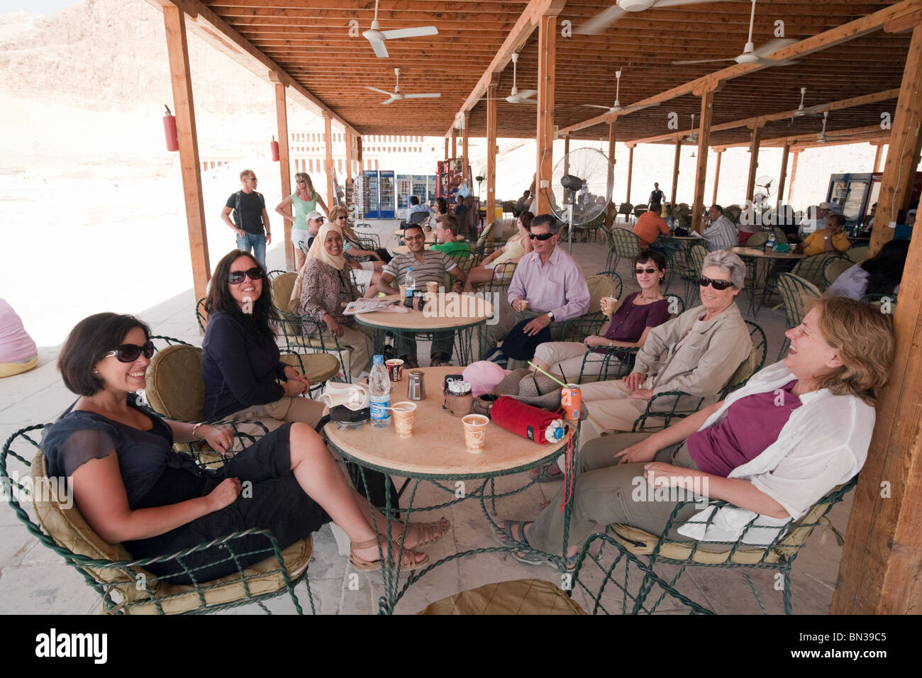 A group or western tourists having a drink at a cafe, Temple of Hatshepsut, Luxor, Egypt Stock Photo